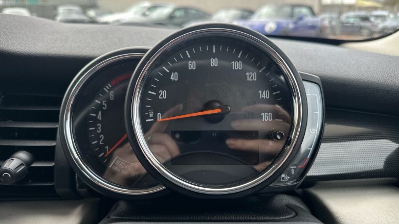 MINI Hatchback 2.0 Cooper S Exclusive 5dr [Comfort/Nav Pack] Petrol Hatchback